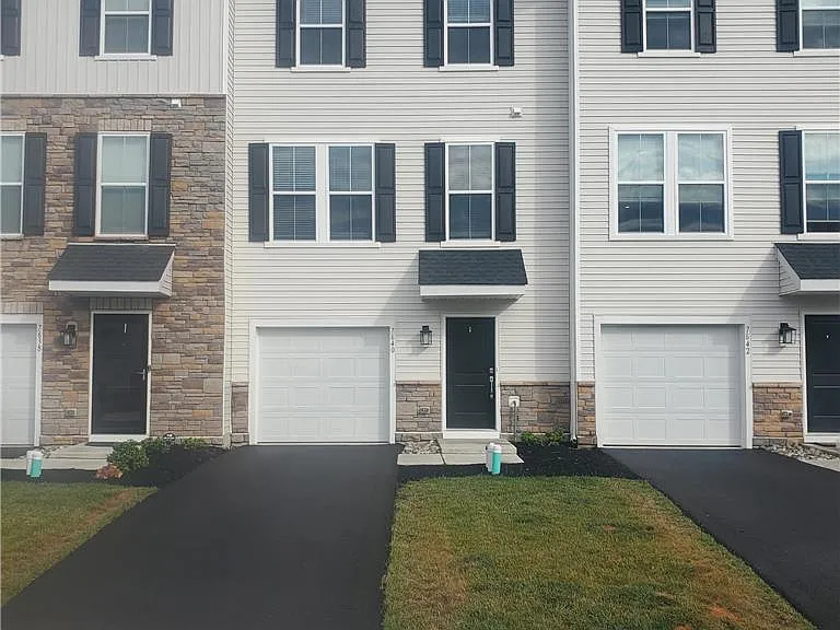 7640 Clayton Ave — Photo 1