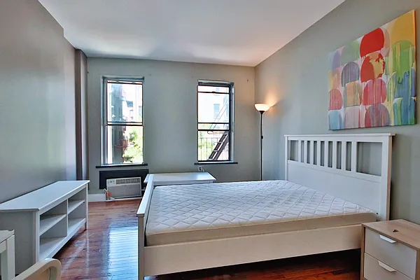 Rented by Bond New York | media 11