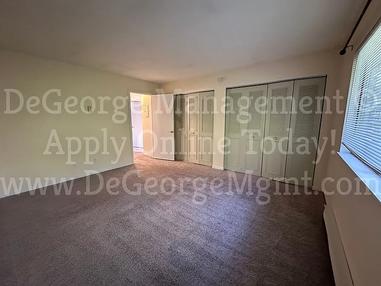 Parkway Apartments — Photo 18