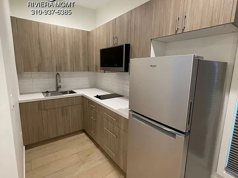 10516 Santa Monica Blvd — Photo 4