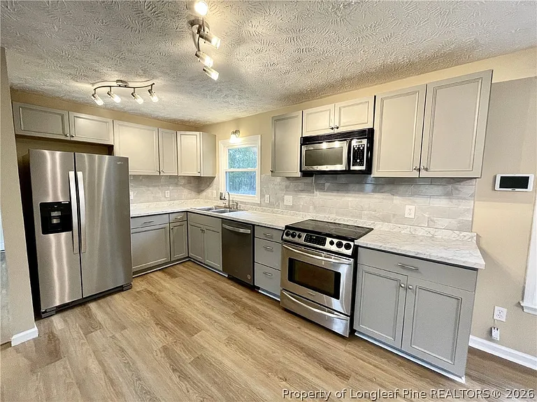 623 Daharan Dr — Photo 6
