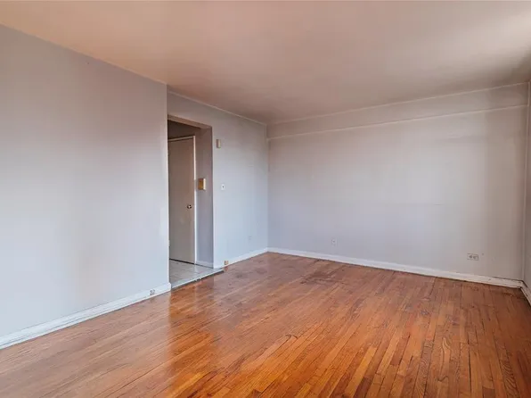 133-01 Booth Memorial Avenue image 14 of 20