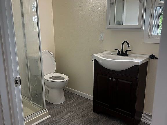 Bath/laundry