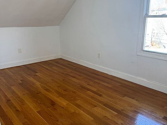 3rd image of 61 Crescent Ave