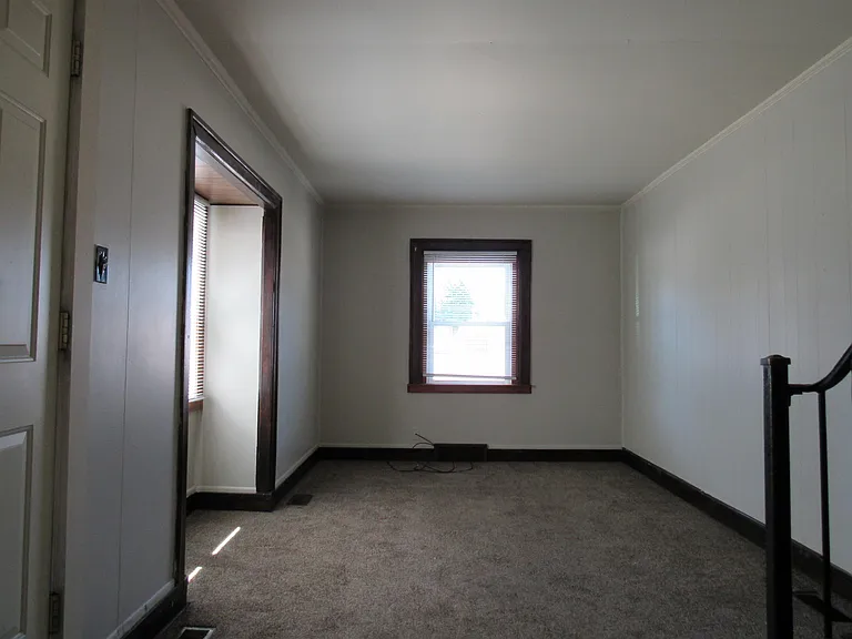 321 W Elm St — Photo 6