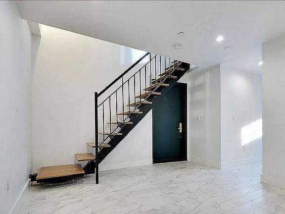 4th image of 473 Park Pl #2A