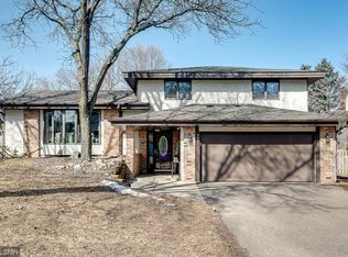 3991 Woodridge Cir, Vadnais Heights, MN 55127