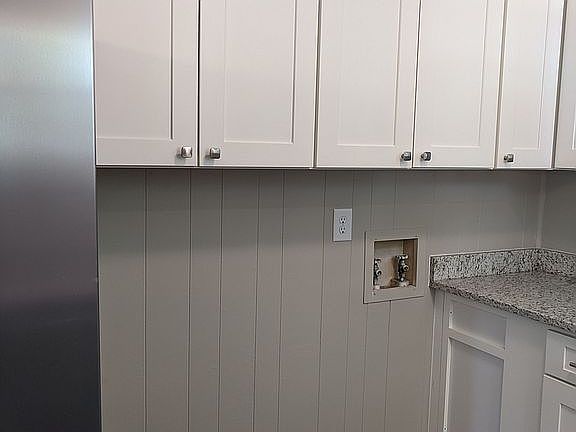 washer/dryer hookups in kitc