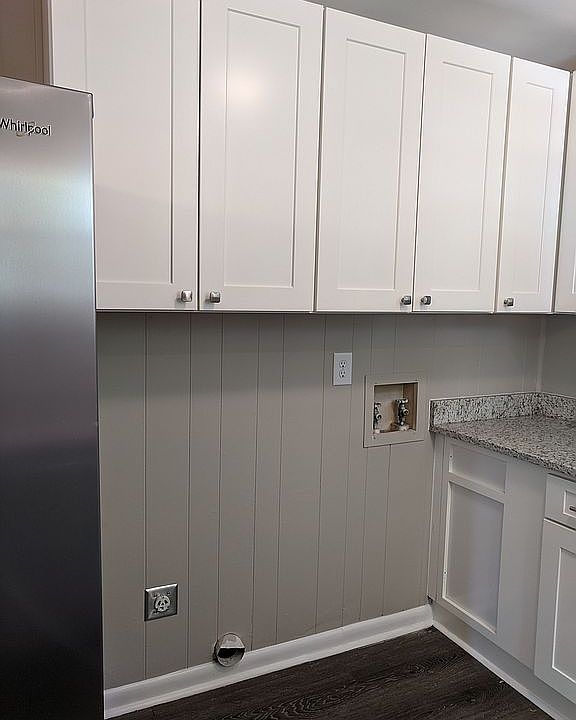 washer/dryer hookups in kitc