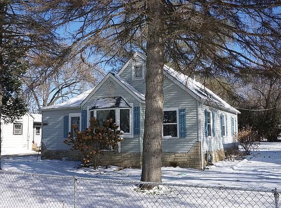 2nd image of 1615 Round Lake Dr