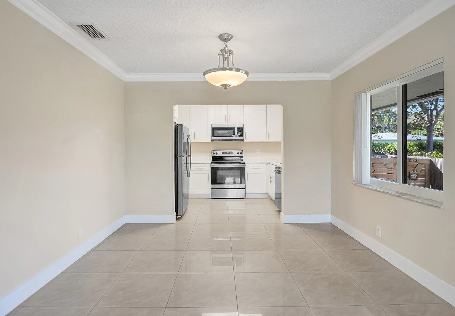 2 bed, 1075 sqft, $2,800 — Photo 2