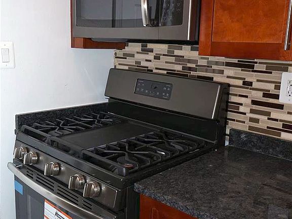 4th image of 383 E 17th St APT 4D