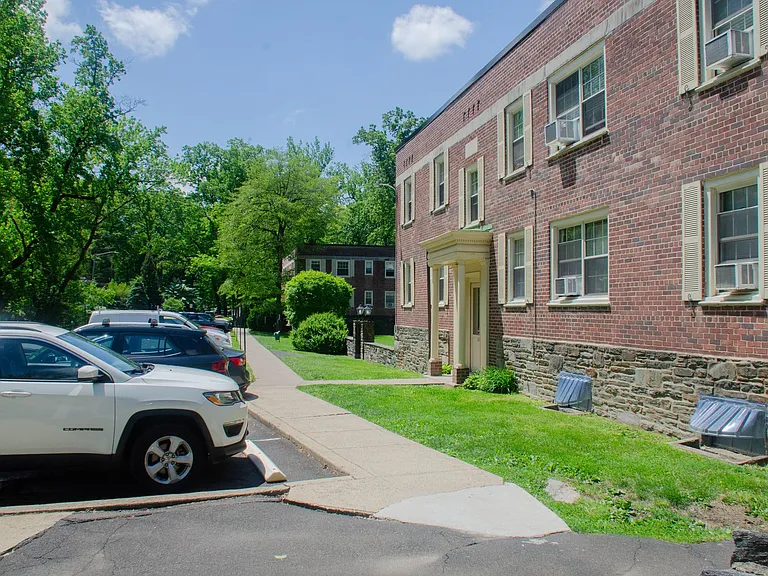 Jericho Manor Apartments — Photo 57
