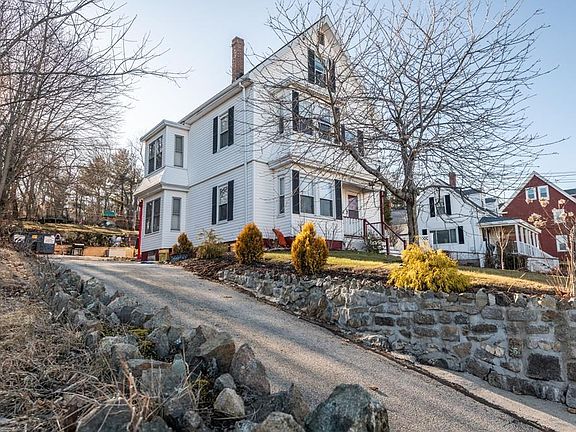 3rd image of 126 Lynnfield St