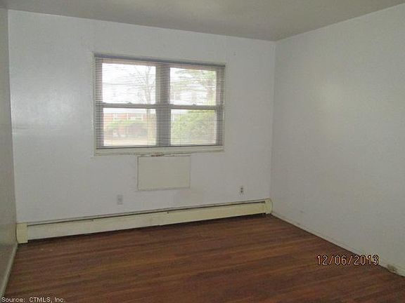 5th image of 216 Cherry Hill Dr Unit 1A