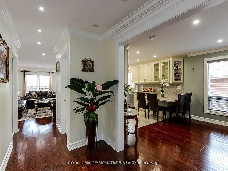 6222 Fullerton Cres — Photo 4