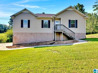 915 Skyview Lake Rd, Hayden, AL 35079