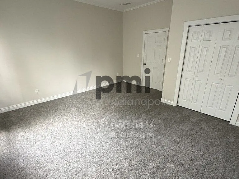 233 N East St — Photo 37