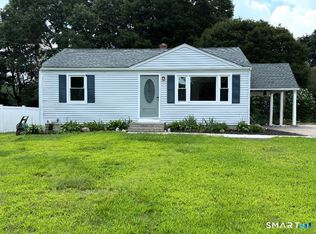 8 Cedar Dr, North Stonington, CT 06359