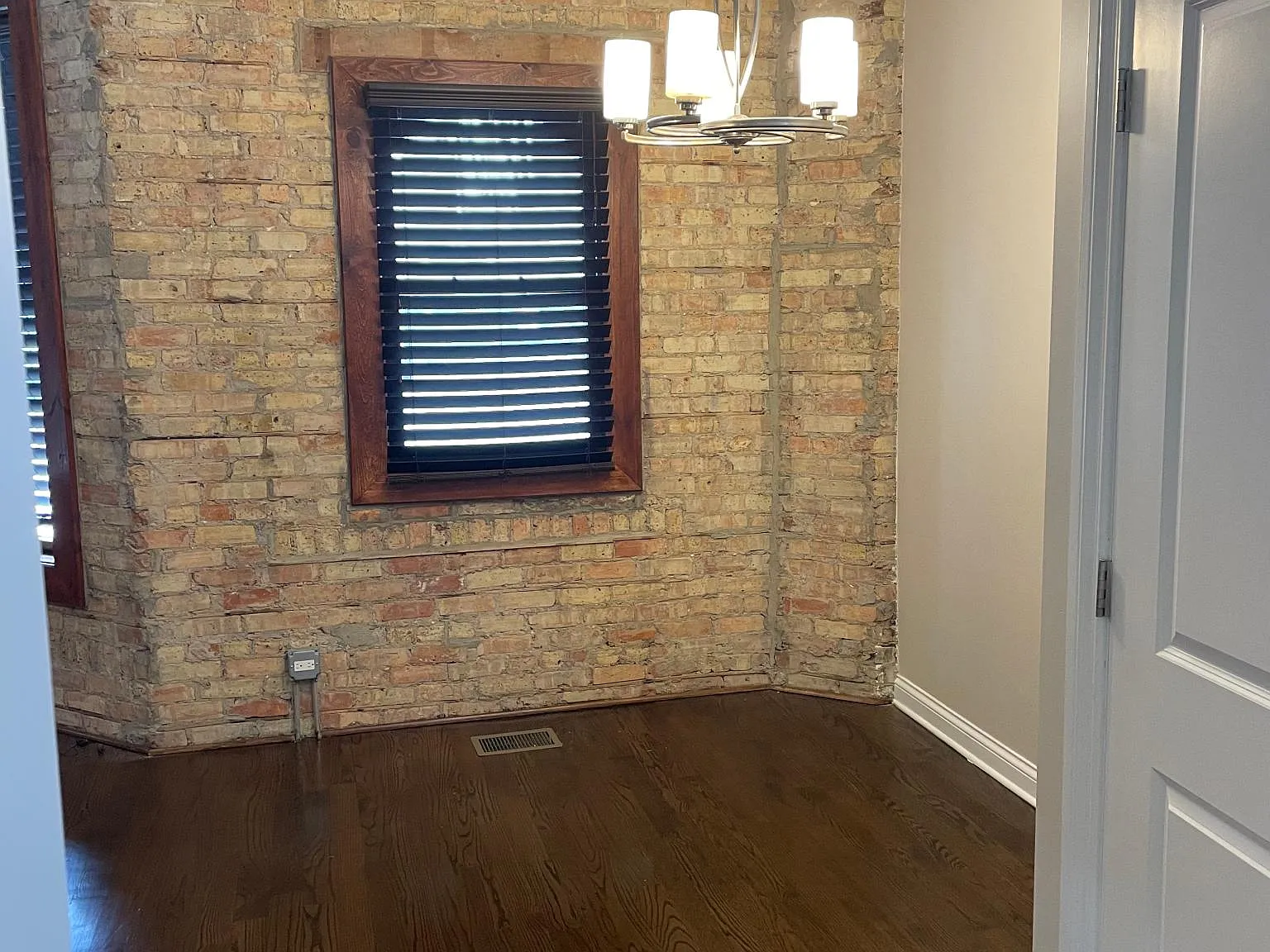 2 bed, 1200 sqft, $3,300 — Photo 3