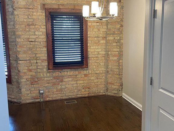 3rd image of 1756 W Montrose Ave #1