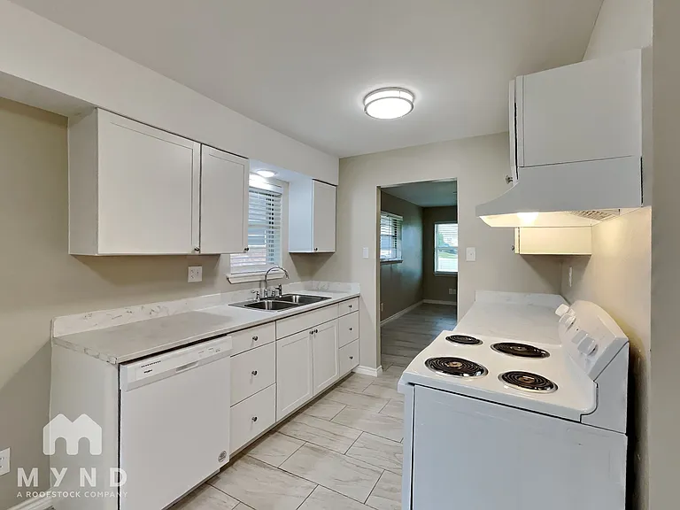 1303 S Cardinal St #A — Photo 2