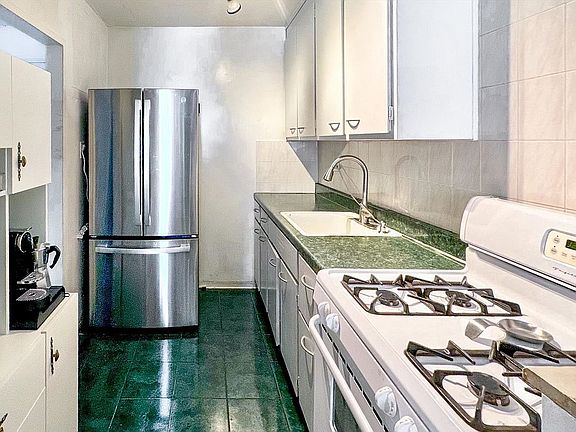 5th image of 2940 W 5th St #18M