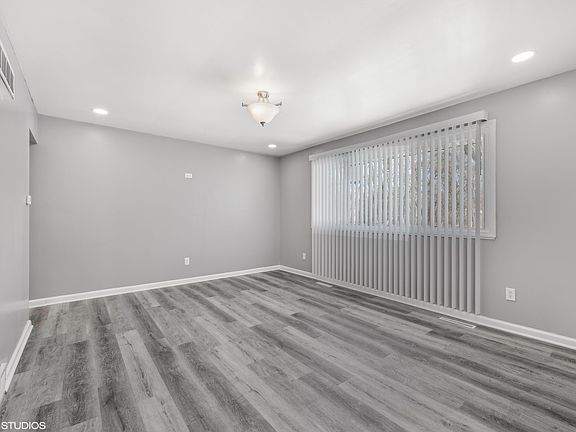 4th image of 2354 Louisiana St