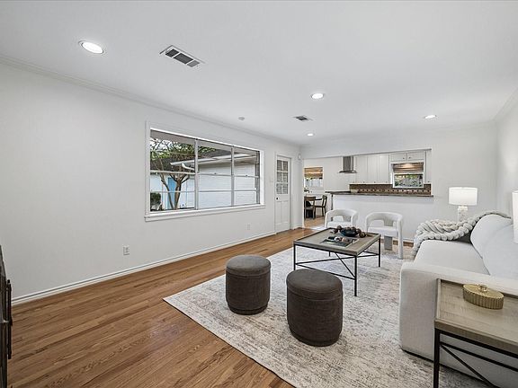4th image of 7623 Meadowvale Dr