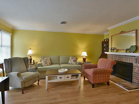 2nd image of 132 Durwood Rd Unit K