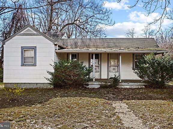 2nd image of 140 Barrett Heights Rd