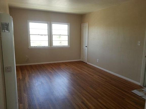 4th image of 3141 Meade Ave
