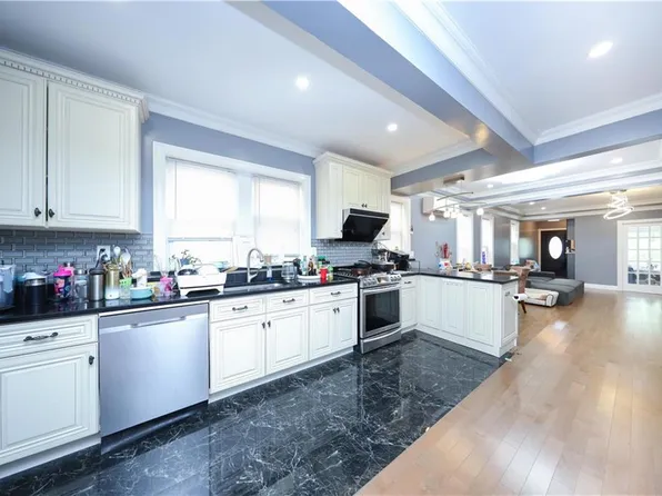 2154 East 23rd Street image 10 of 29