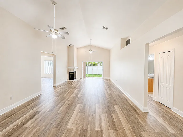 4201 Pine Isle Dr — Photo 4