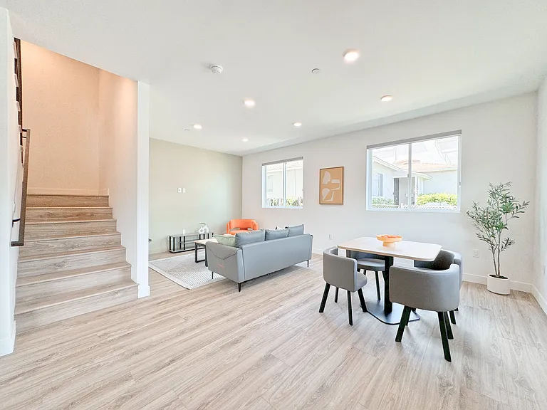 1743 Armacost Ave — Photo 27