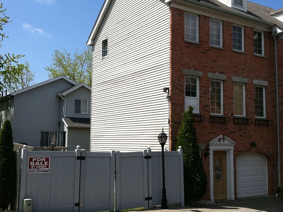 1st image of 40 Lexington Ln