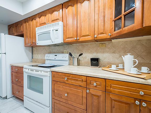 4th image of 3541 NW 95th Terrace #201