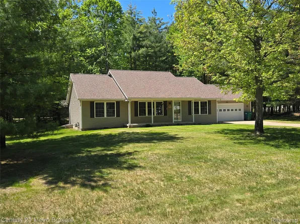 101 Swift Deer Trl, Prudenville, MI 48651