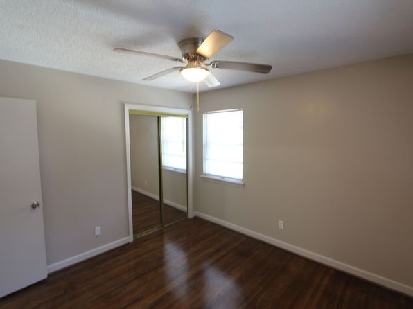 1517 Carol Cir, Midfield, AL 35228
