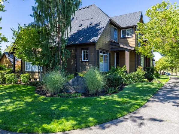 7388 NE Cherry Dr, Hillsboro, OR 97124
