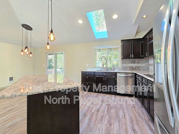 5th image of 9209 15th Pl SE