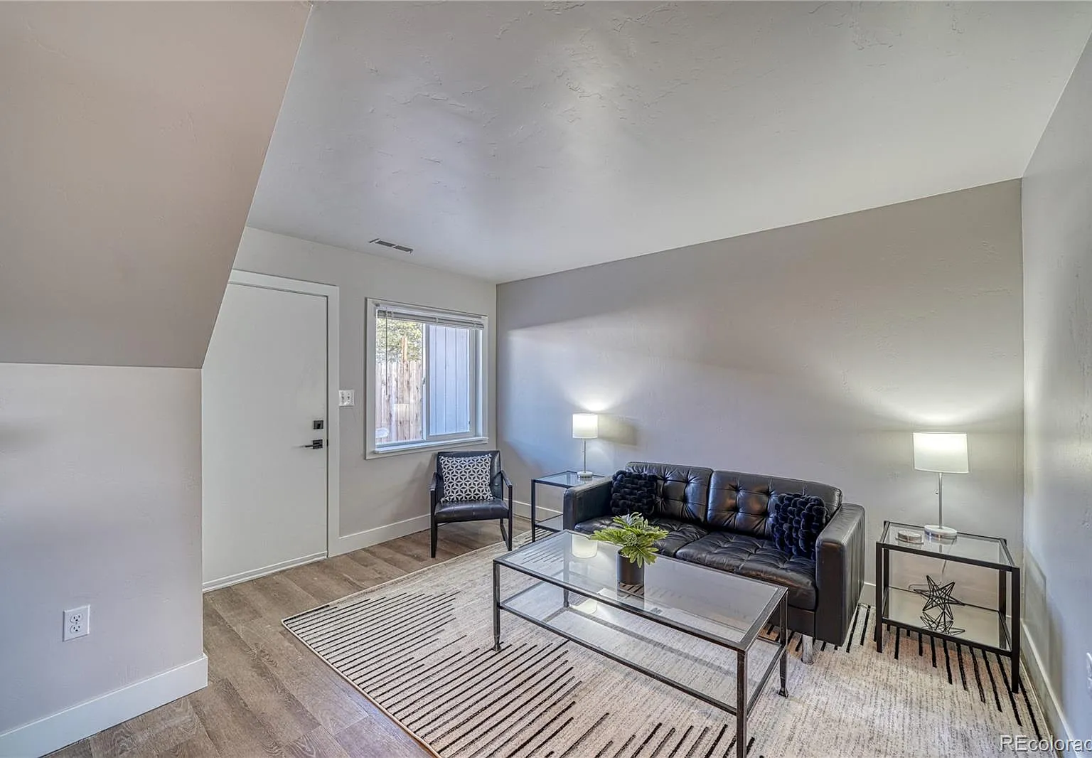2 bed, 1.0 bath, 897 sqft, $2,500 — Photo 2