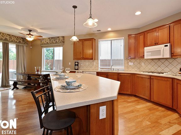 3rd image of 1327 Crystal Hollow Ct