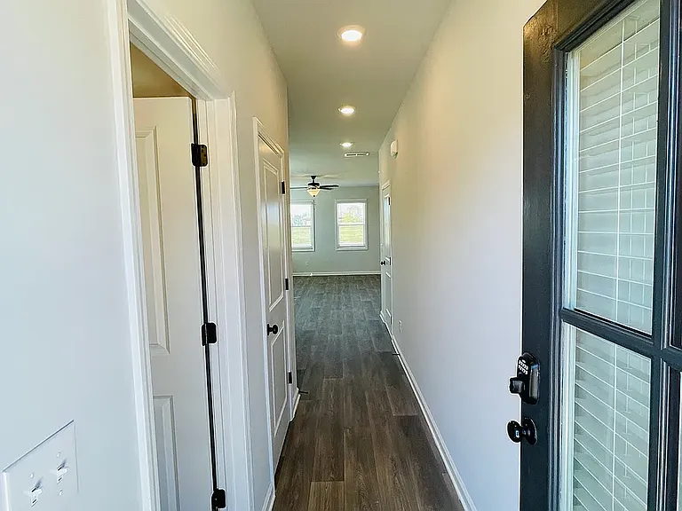 126 Lauren St — Photo 6