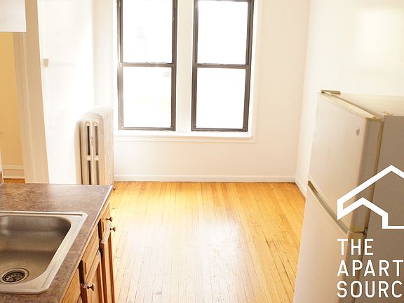 2nd image of 3300 W Schubert Ave APT 1A