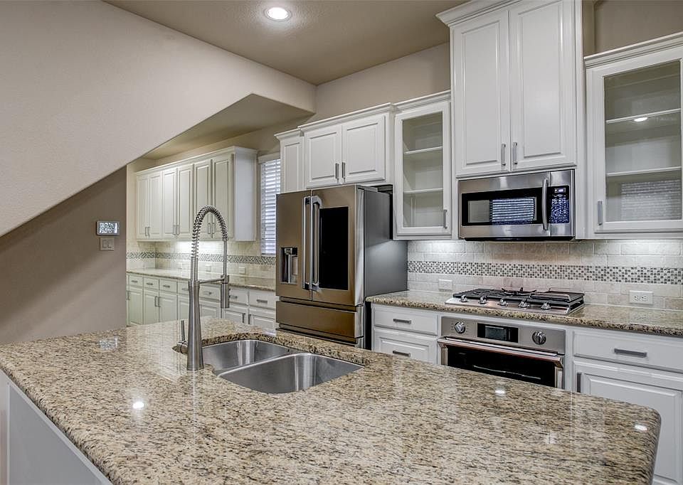 1st image of 404 Loma Alta Dr