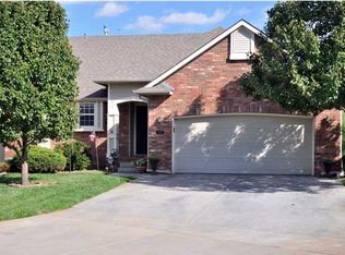 2302 N Lakeway Cir, Wichita, KS 67205
