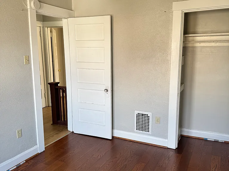 828 Vankirk St — Photo 10