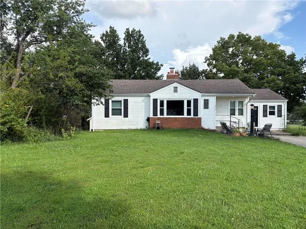 2405 E Mechanic St, Harrisonville, MO 64701