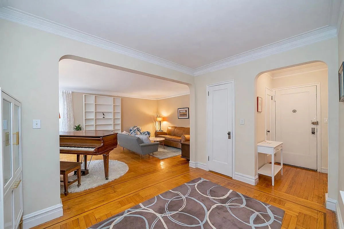 720 Fort Washington Ave APT 3F photo 1